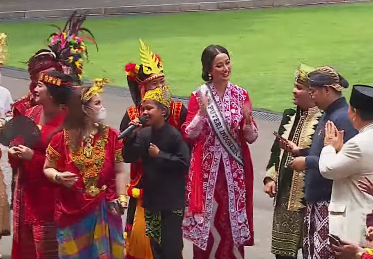 Istana Presiden Ambyar dengan Lagu Ojo Dibandingke, Jokowi :  Nyanyi Boleh, Tapi Jangan Lupa Belajar