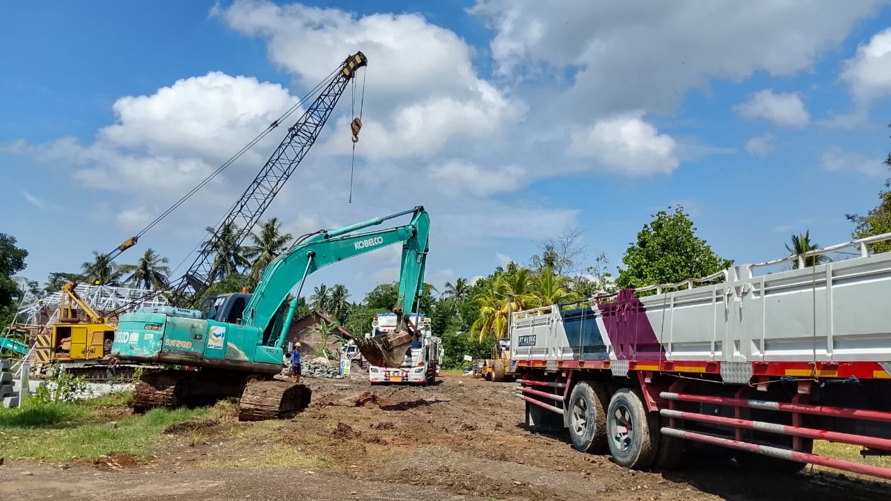 Pembangunan Embung Serap Tenaga Kerja Lokal Alasmalang