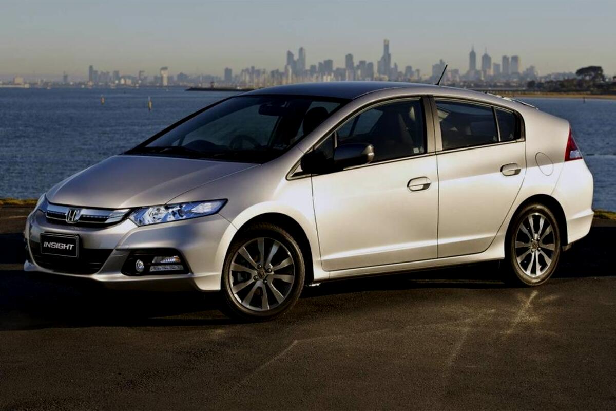 Meski Tak Produksi Lagi, Honda Insight Tetap Menyapa Masa Kini dengan Elegan