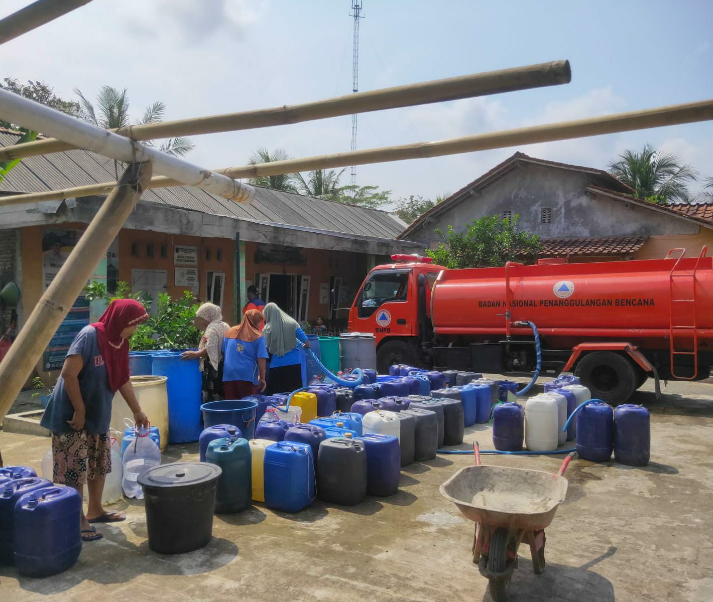 Hingga Juni, BPBD Cilacap Salurkan 9 Tangki Air Bersih untuk Lima Desa Terdampak Kekeringan