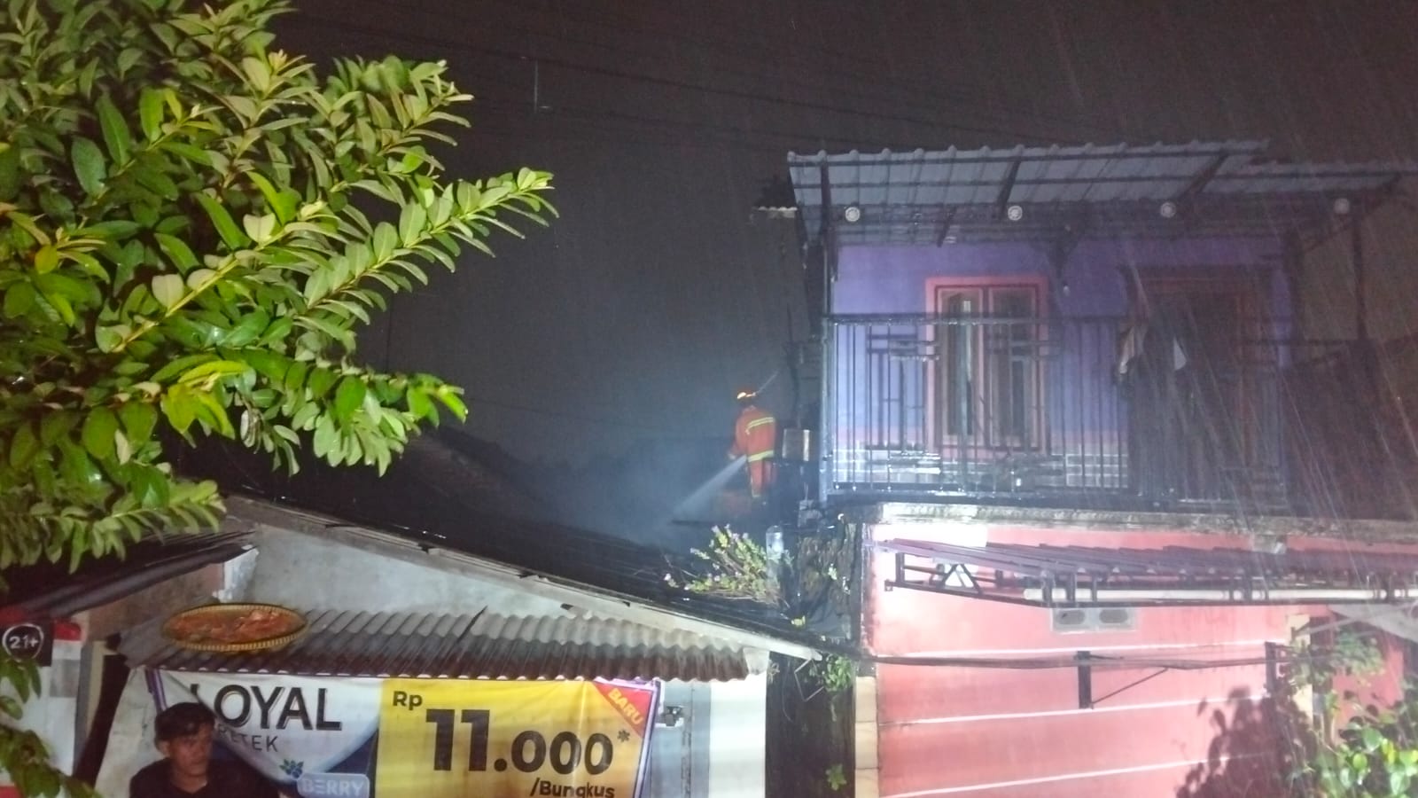 Diduga Korsleting Listrik, Rumah Lansia di Donan Cilacap Kebakaran