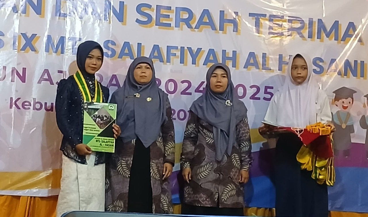 MTs Salafiyah Alhasani Lepas 43 Siswa