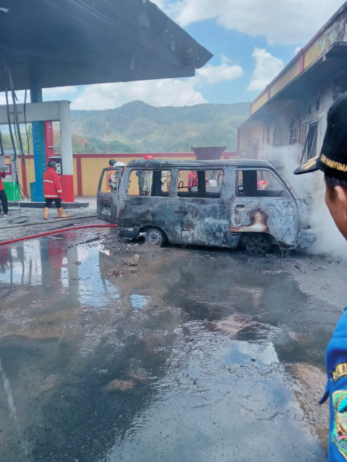 Dua Mobil Terbakar di SPBU Somagede, Sopir Kabur