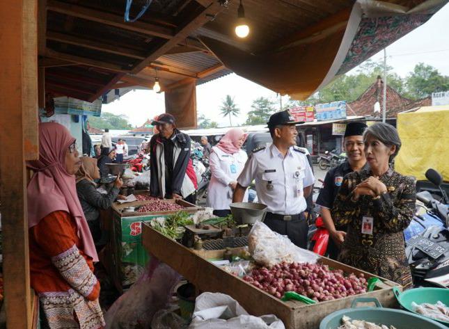 Pemkab Cilacap Janji Gerak Cepat Renovasi Pasar Kroya, PJ Bupati : Kita Ajukan Anggaran ke Pusat dan Provinsi