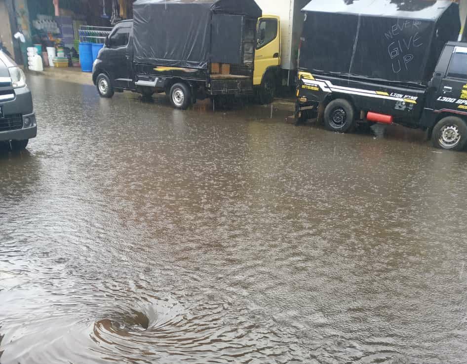 Dinilai Buruk, Desak Penanganan Sistem Drainase di Komplek Pasar Sumpiuh 