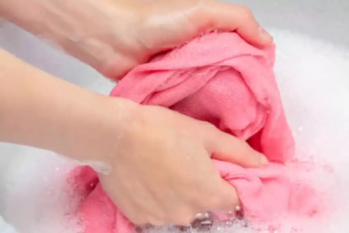 Beginilah Cara Mencuci Baju Agar Tehindar dari Kelunturan