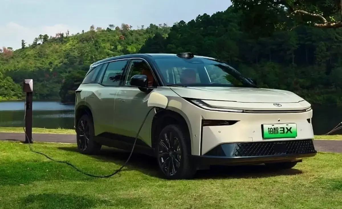 Toyota bZ3X 2025: Pengalaman Berkendara Mobil Listrik yang Futuristik dan Praktis
