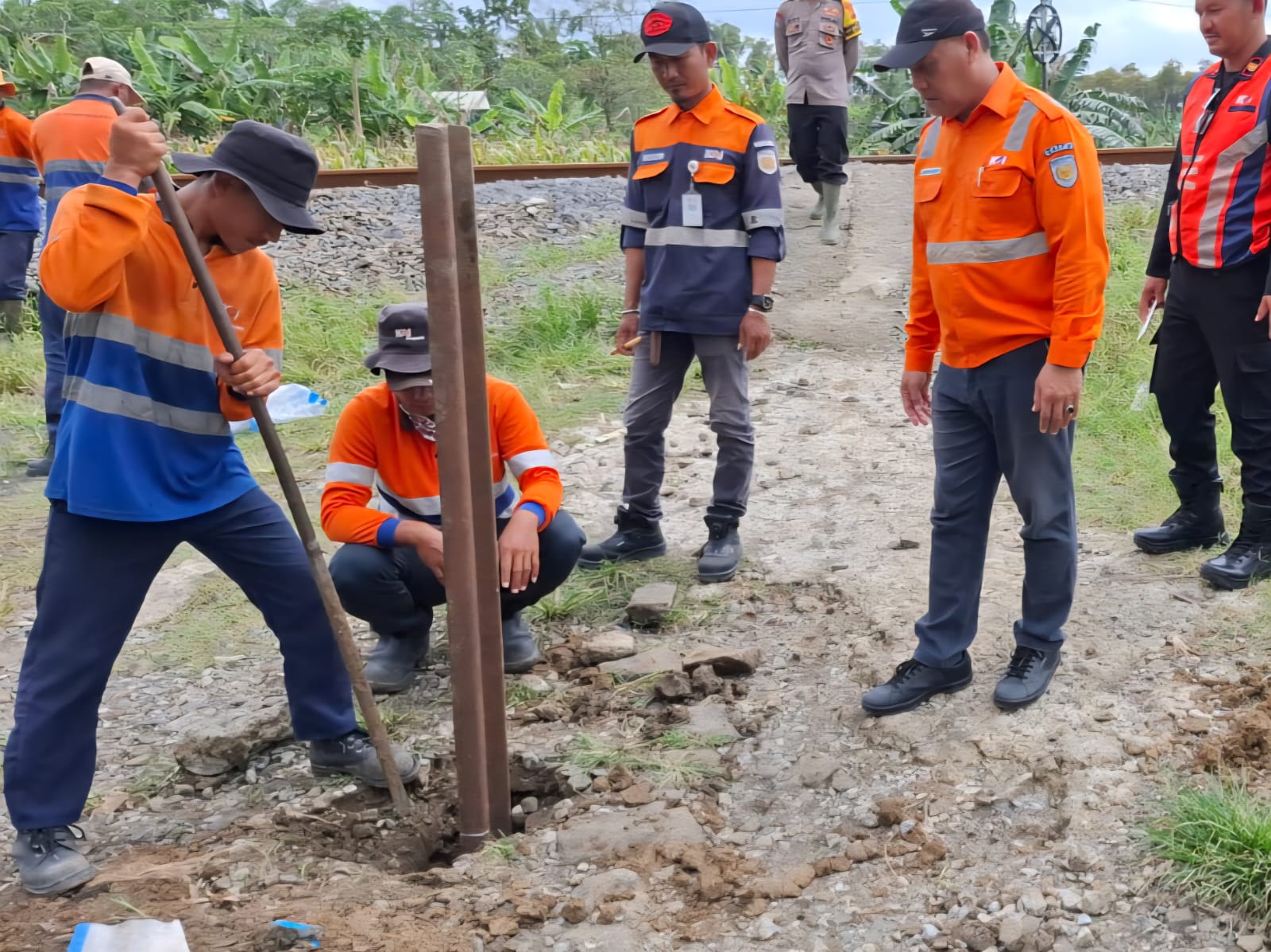 KAI Daop 5 Purwokerto Tutup Perlintasan Liar Cegah Kecelakaan Kereta