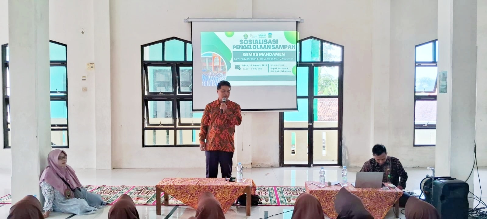 Siswa MAN 2 Kebumen Dikenalkan Nilai Ekonomis Limbah