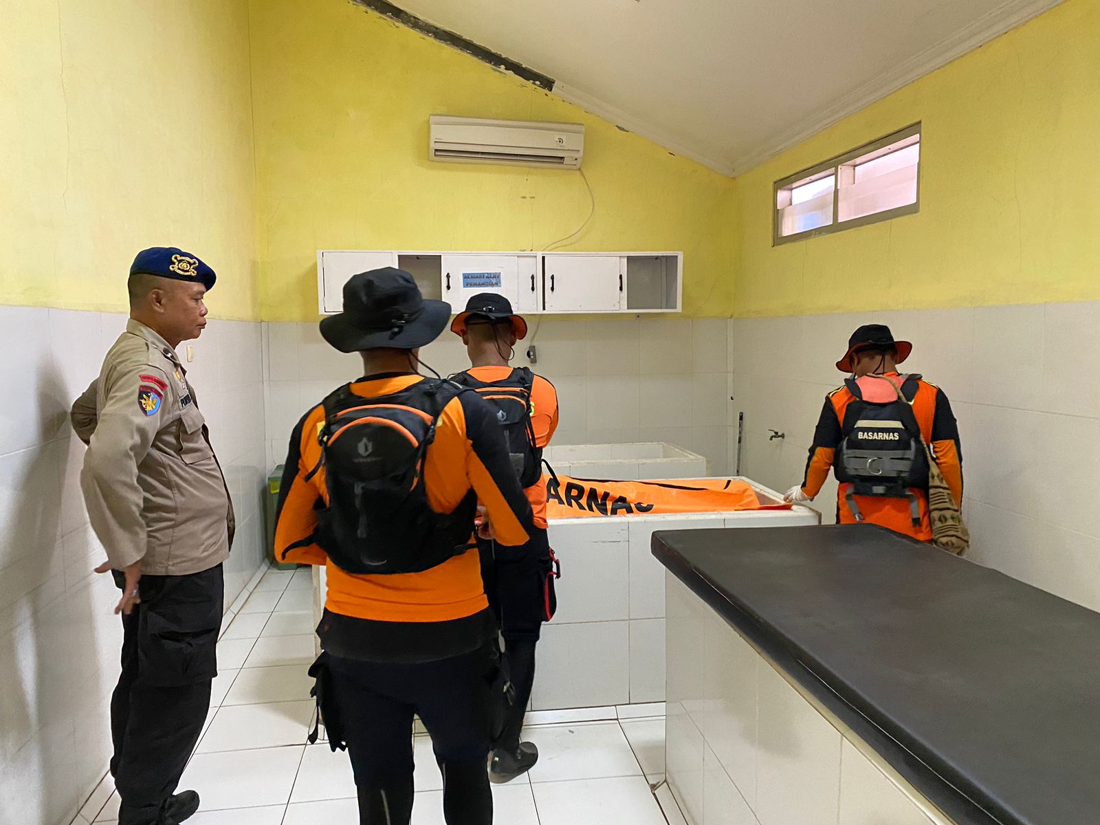 Jenazah Korban Kedua Perahu Terbalik di Pantai Glempang Pasir Adipala Tersangkut Jaring Nelayan 