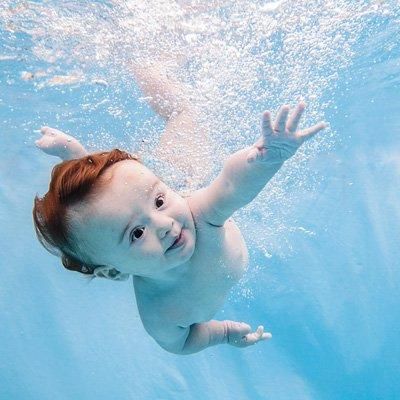 Wow, Bayi Empat Bulan Bisa Dilatih Berenang Loh