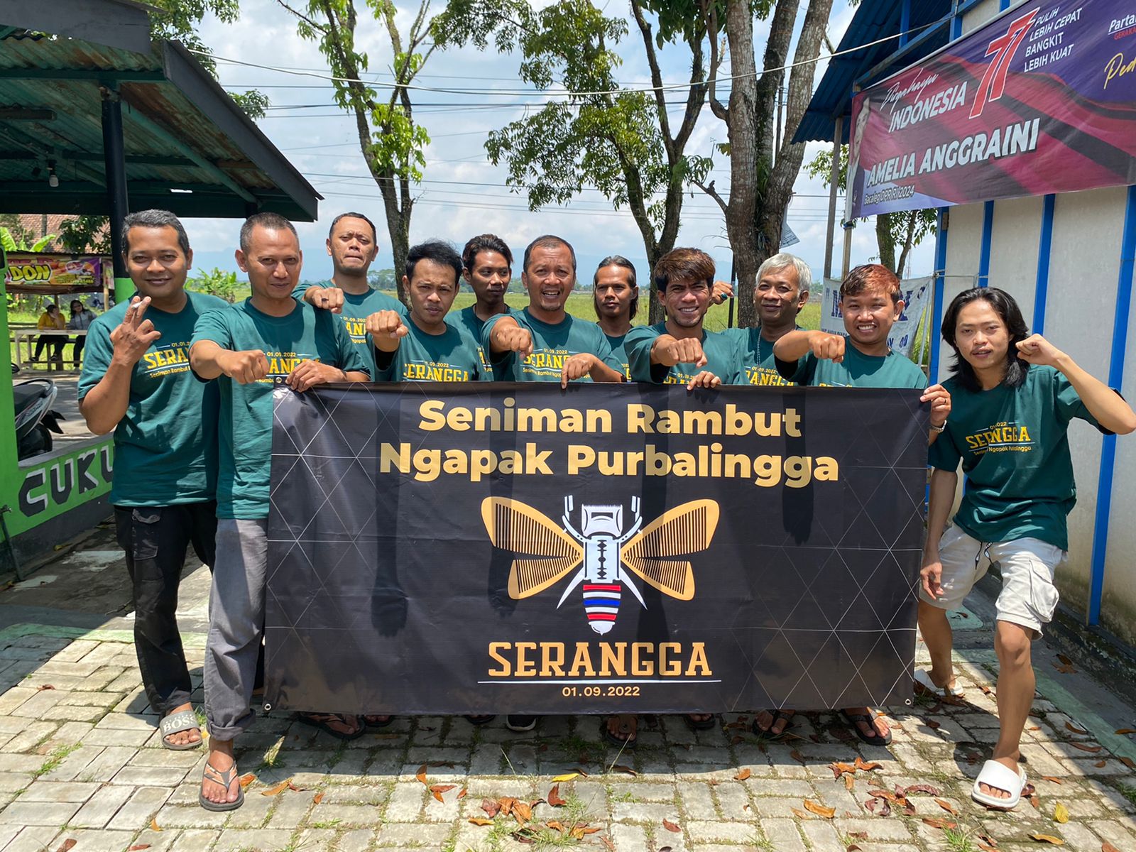 Pangkas Rambut Hingga Puluhan Siswa Sehari, Hingga Berbagi Trik Agar Anak Nurut Dicukur