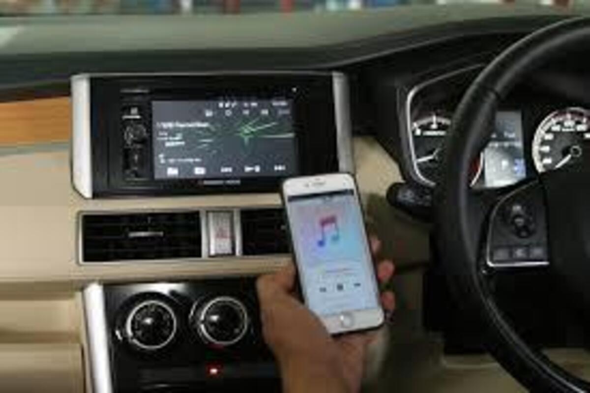 Fitur Smartphone Connectivity di Xpander, Head Unit Canggih untuk Gaya Hidup Modern