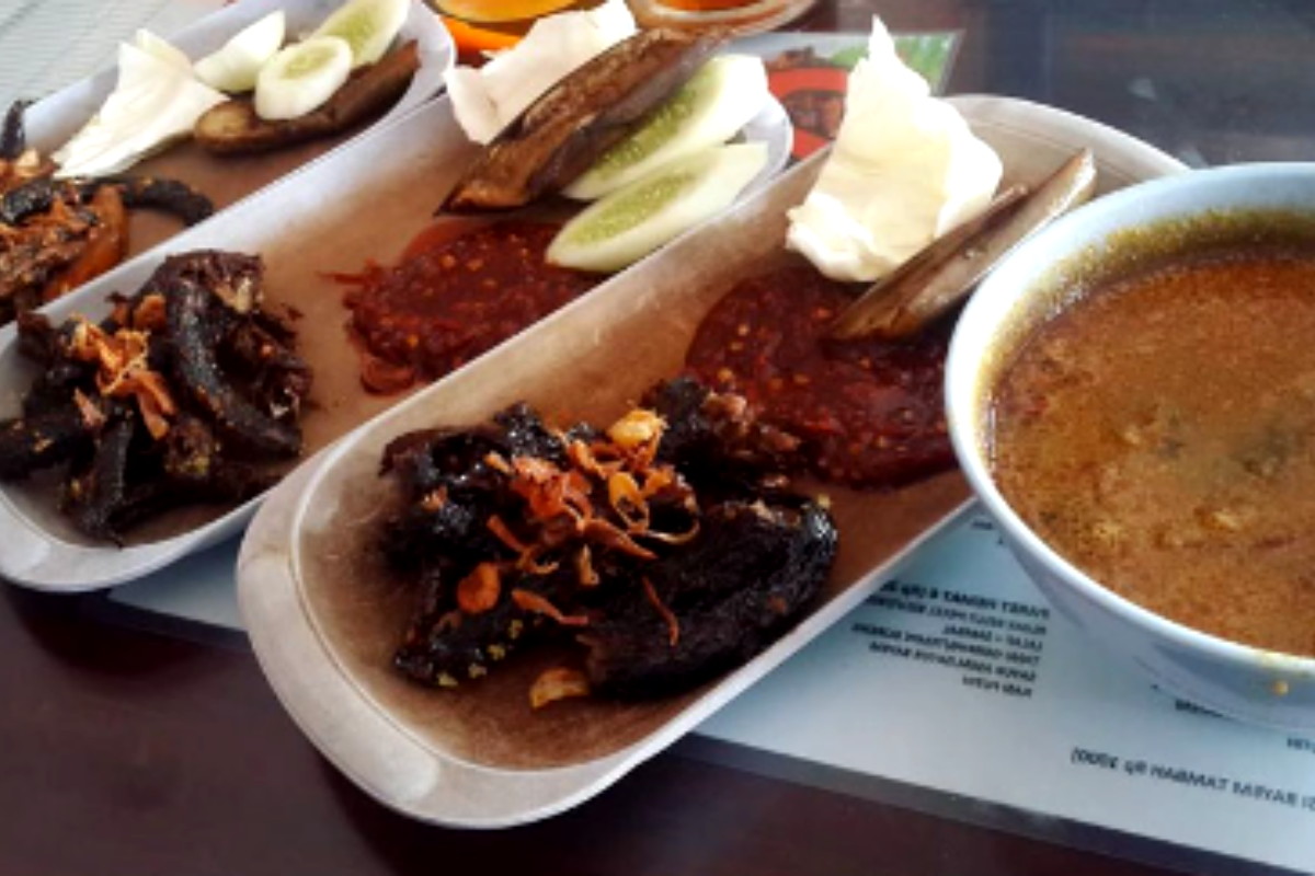 Kuliner Unik Khas Brebes, Rujak Belut Bu Ribut