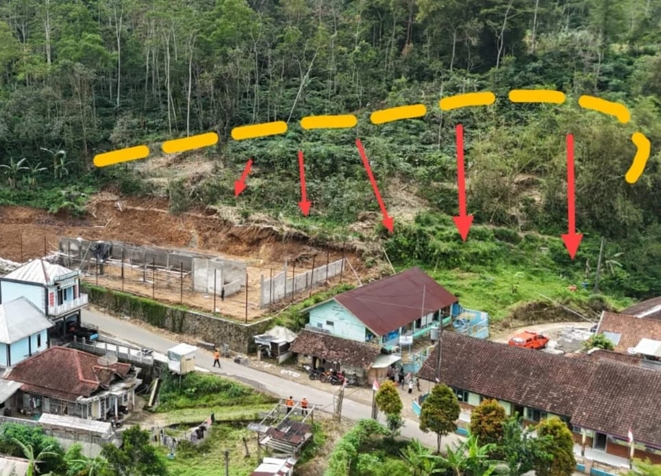 Rekahan Tanah 500 Meter Ancam Permukiman di Karangkobar Banjarnegara