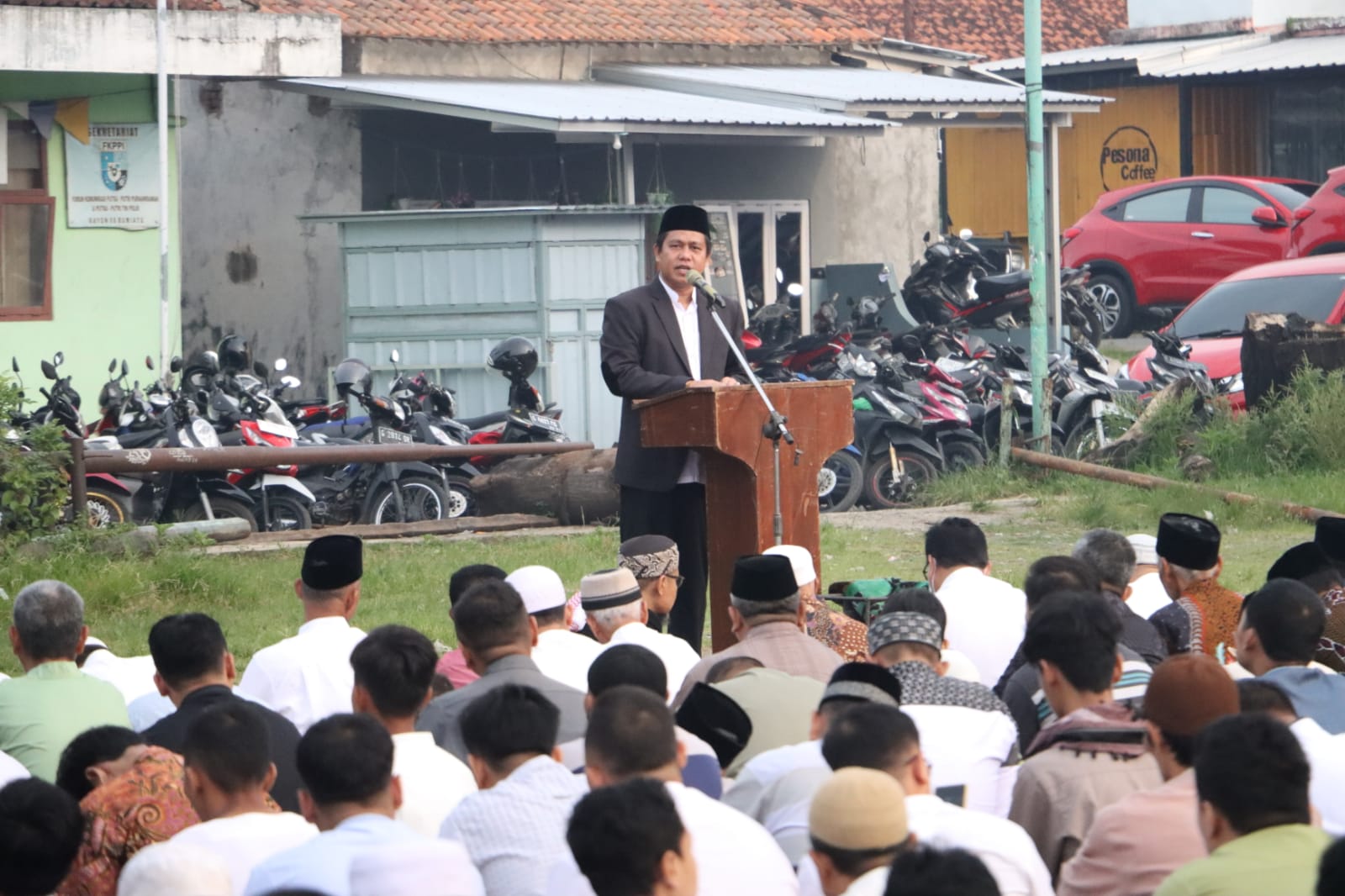 Menjadi Khotib Idul Fitri, Rektor UMP Ajak Menjadi Insan Beriman Menggembirakan