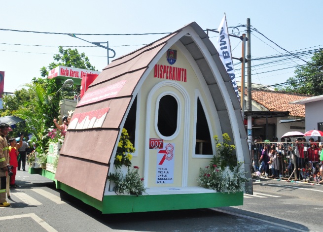 Karnaval Mobil Hias Meriahkan Karnaval Pembangunan Cilacap