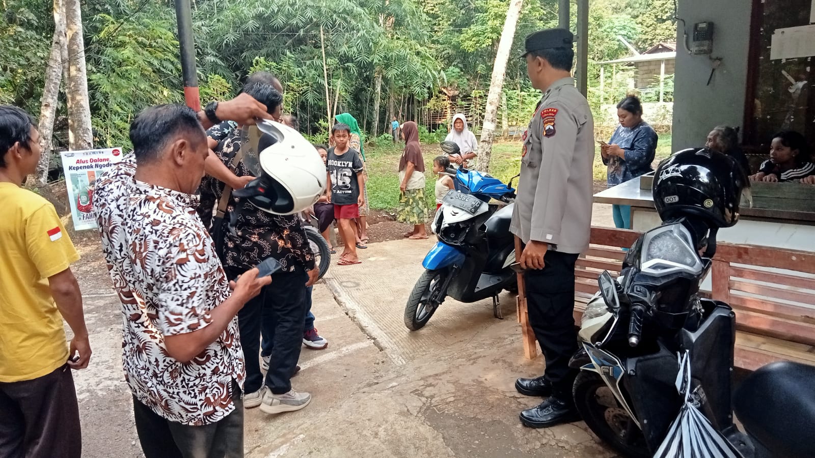 Viral! Pria Bertelanjang Dada Curi Sepeda Motor Guru di Purbalingga