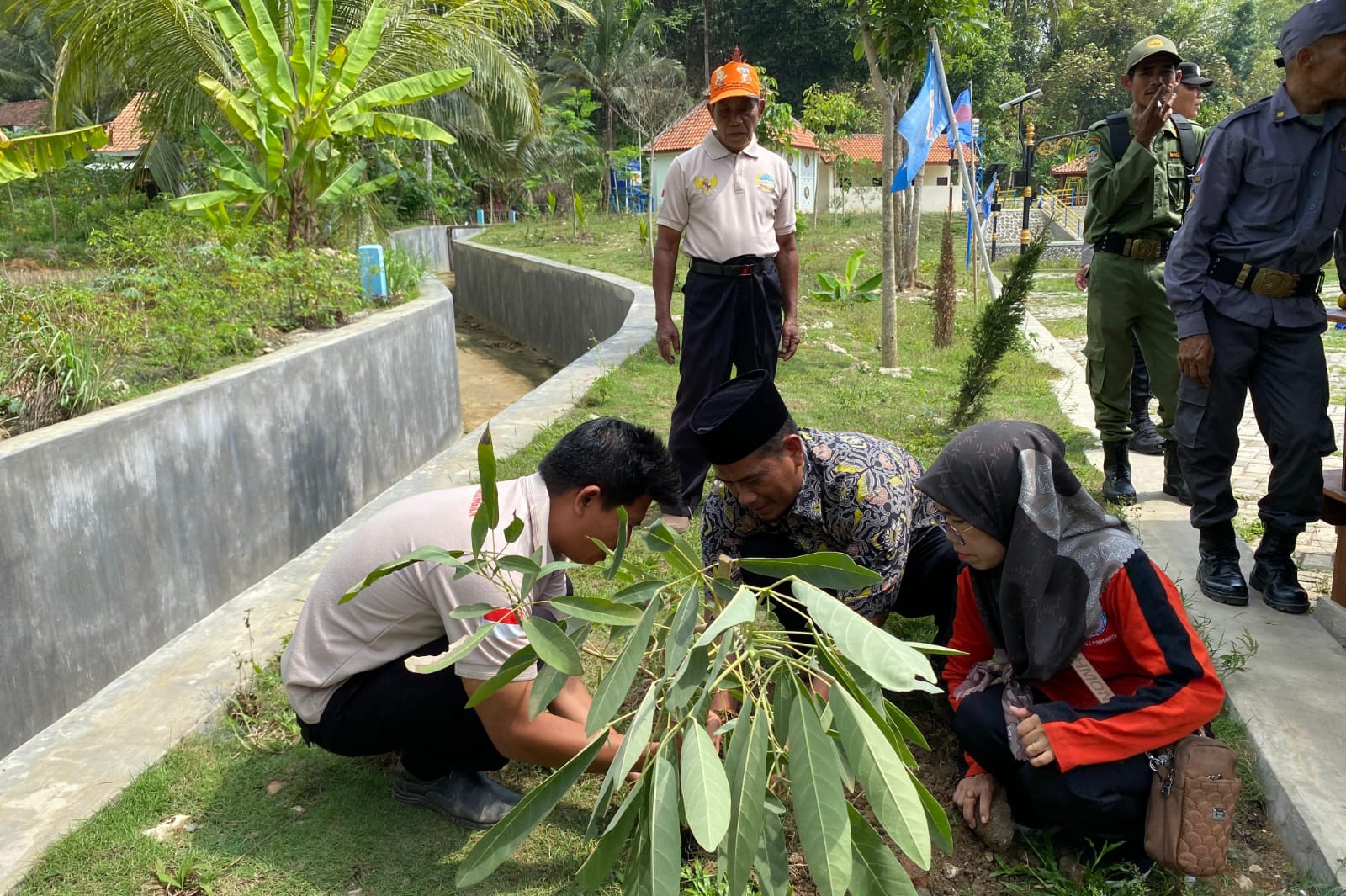 Tumbuhkan Sikap Mandiri dan Peduli, Ratusan Pelajar SMAN 5 Purwokerto Ikuti Kemah Bakti