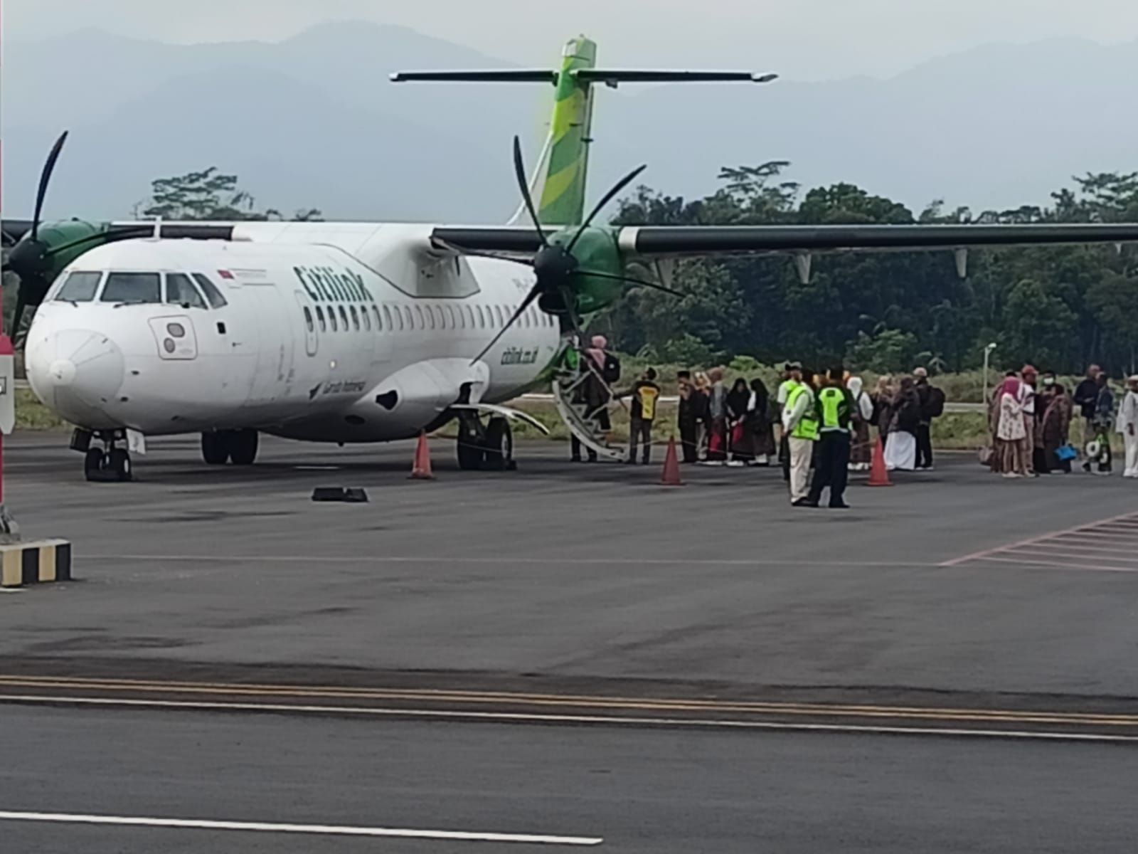 Penerbangan Perdana Feeder Umrah Bandara JBS Purbalingga Dimulai