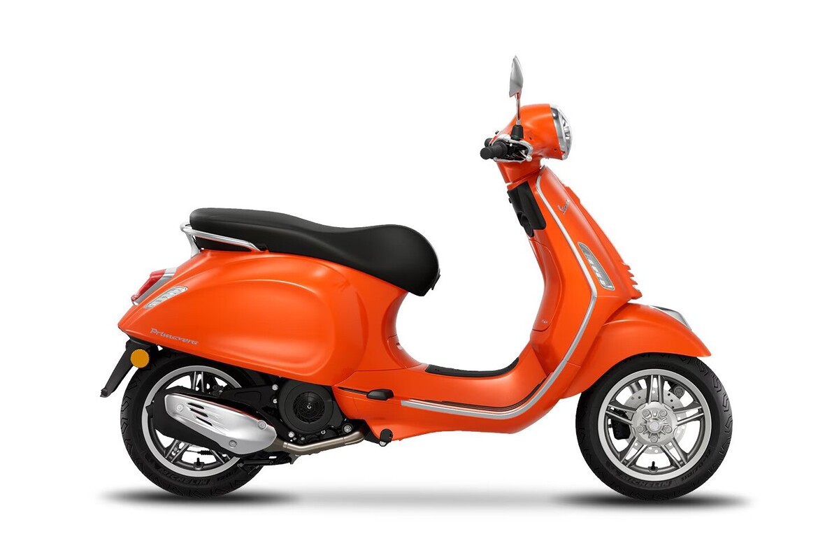 Vespa Primavera 150: Mahal Tapi Kenapa Tetap Laris? Ini Rahasianya!