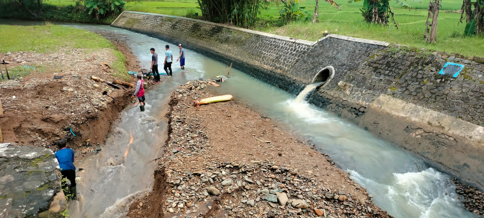 Banjir di Bendung Julang Sumpiuh, Sedimen Sampai Tutup Pintu Bendung