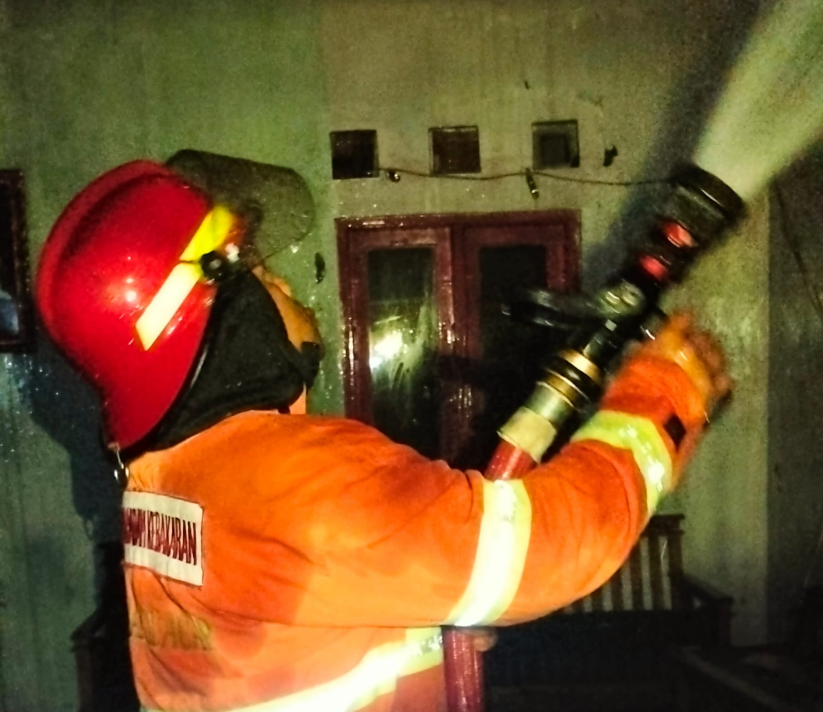 Dari Kamar Tidur, Api Merambat dan Membakar Satu Rumah Warga Kesugihan