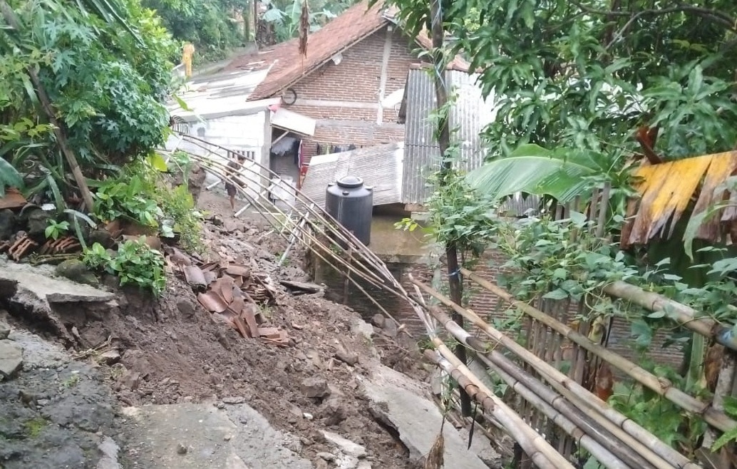 Longsor di Kecamatan Alian, 20 KK Terisolir