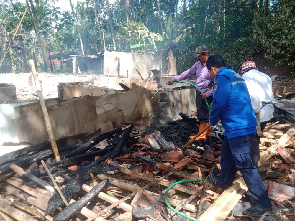 Ditinggal Berkebun, Rumah di Cilacap Terbakar Habis 