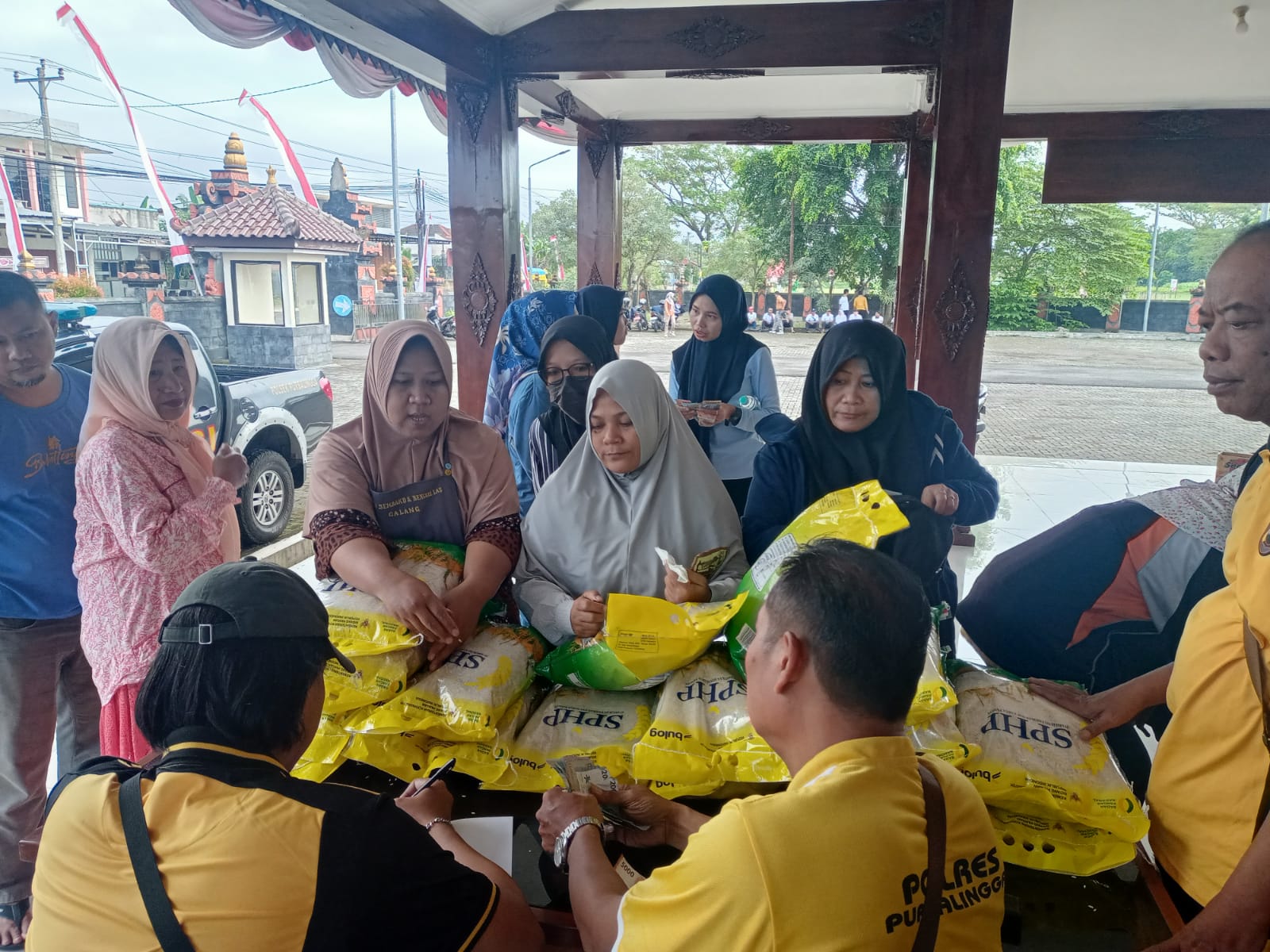 Empat Ton Beras SPHP Ludes Diserbu Warga dalam Kegiatan Gerakan Pangan Murah