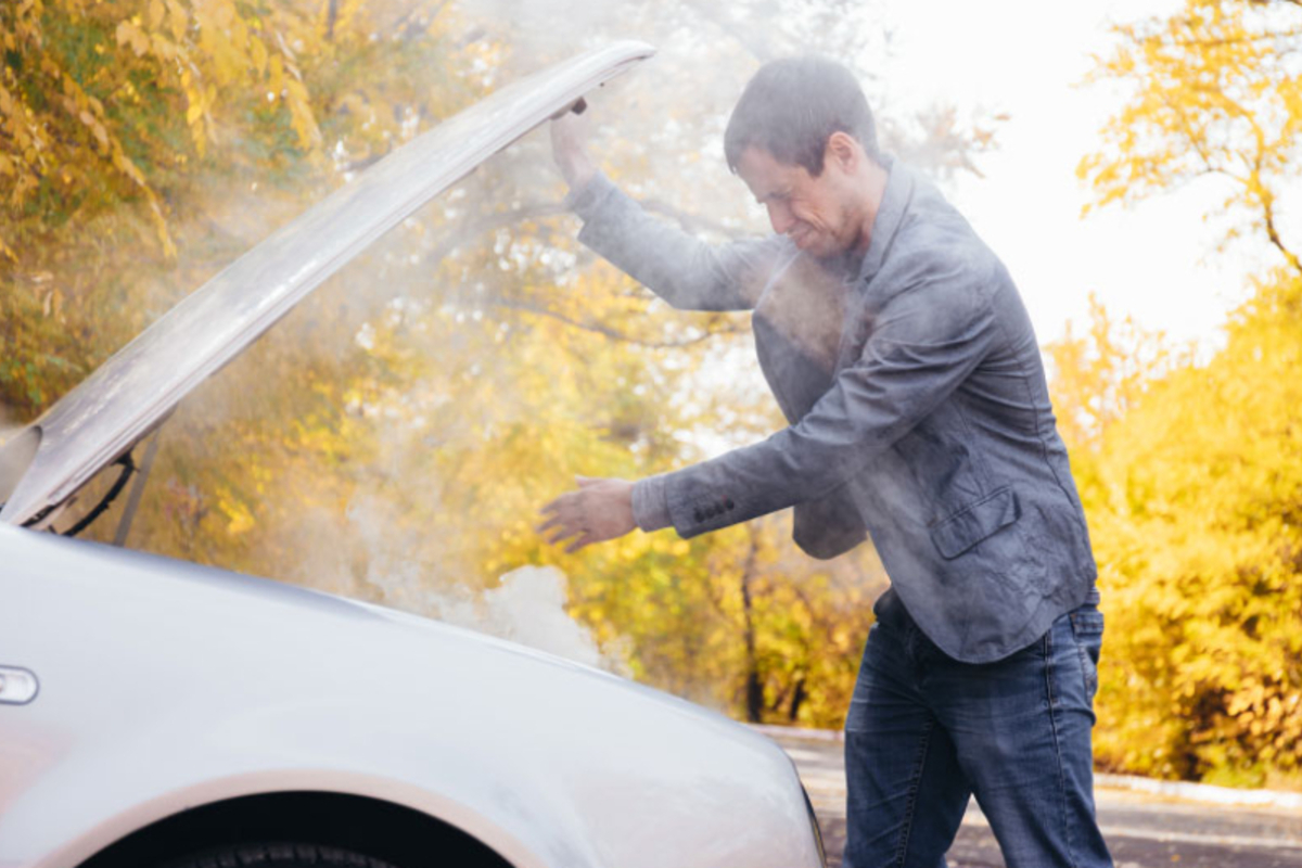 6 Cara Mudah Menurunkan Suhu Mesin Mobil yang Overheat