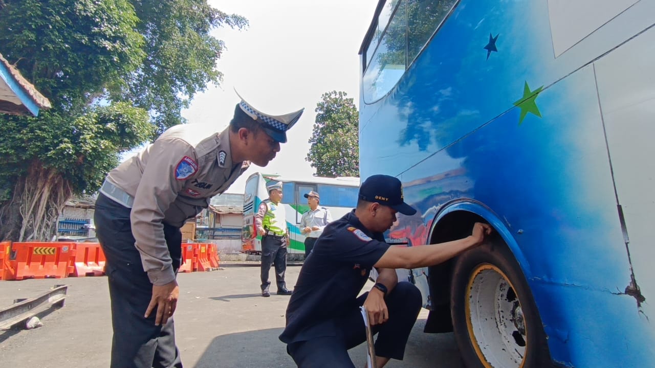 Kendaraan dan Awak Angkutan Umum di Terminal Bobotsari Dicek Mendadak