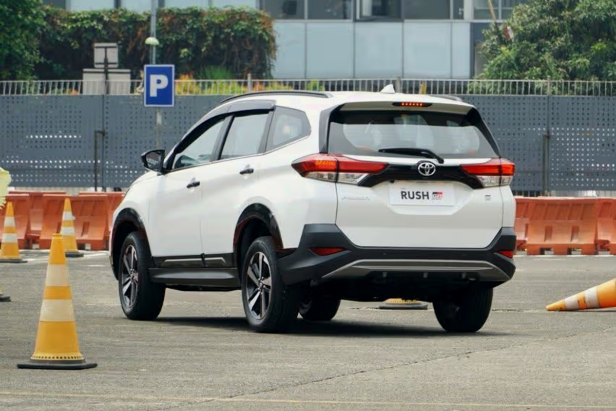 Perlu Tau Nih! Perbedaan Mobil SUV Toyota Rush dan Daihatsu Terios yang Tampilannya Sangat Mirip