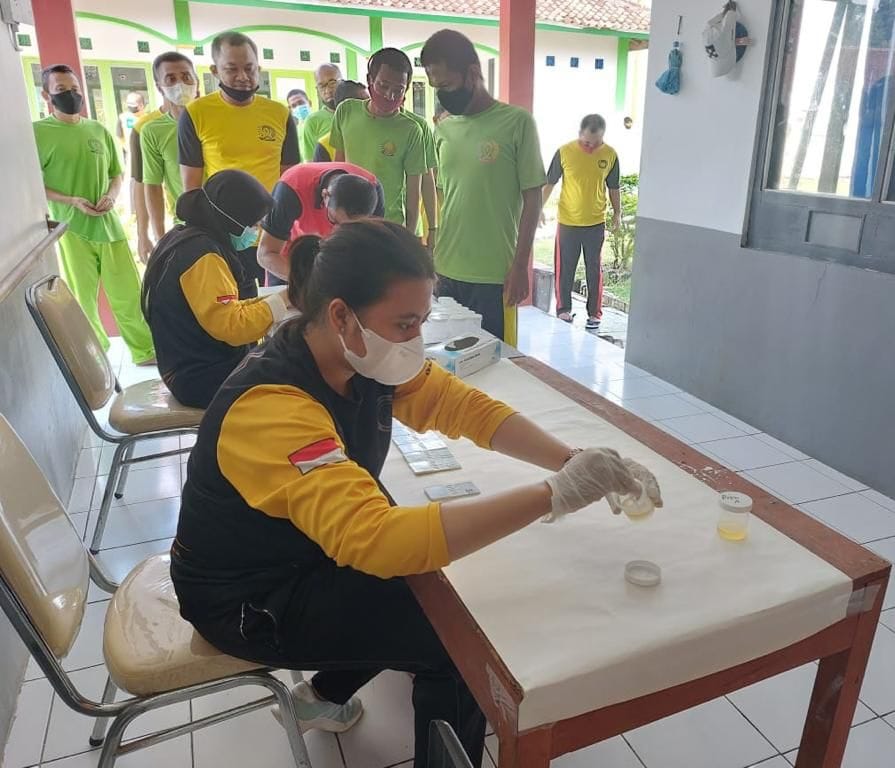 Tes Urine Perdana, Petugas dan WBP Lapas Kumbang Nusakambangan Negatif Narkoba