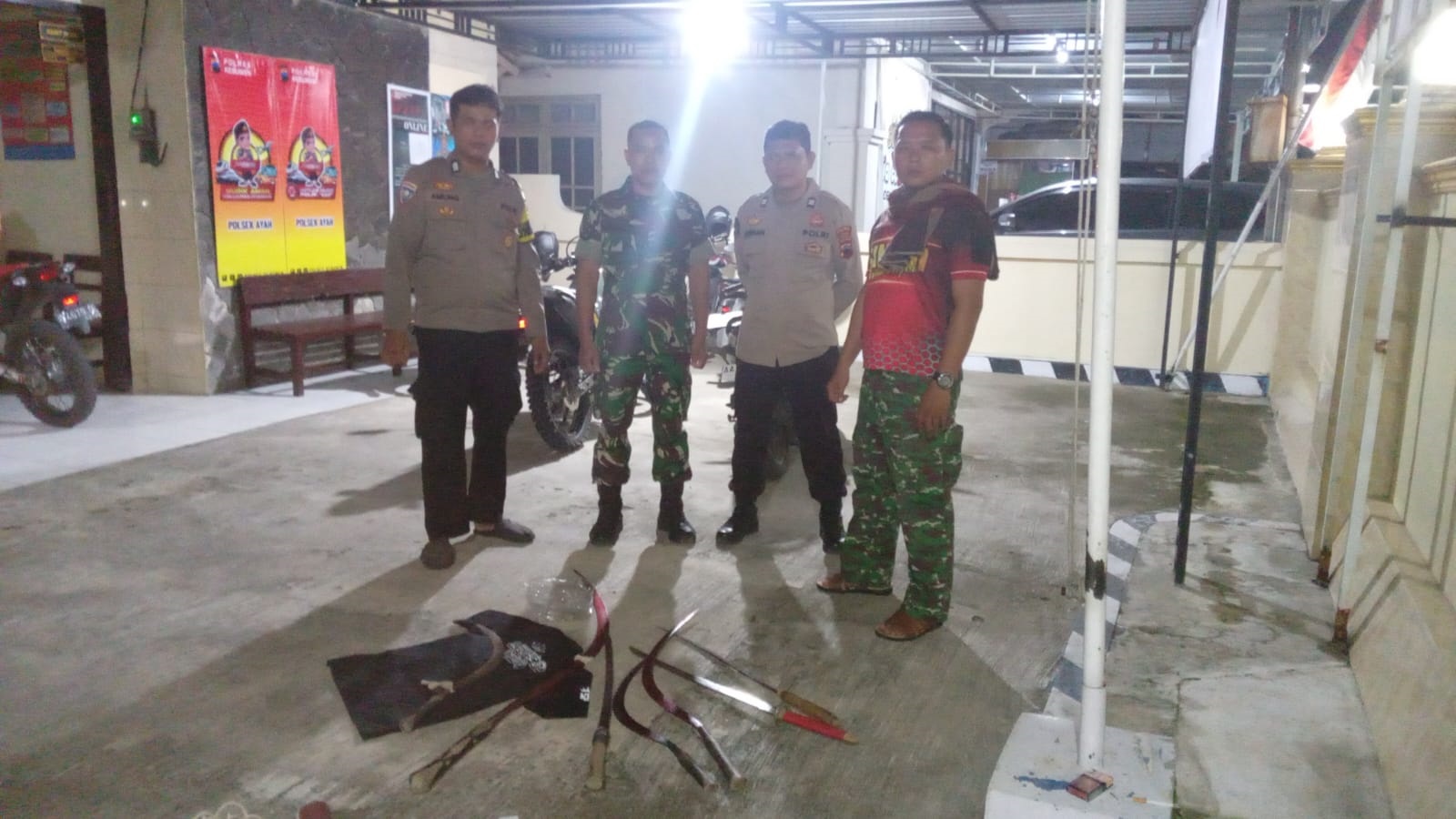 Polisi Amankan Belasan Remaja dan Sita Sajam