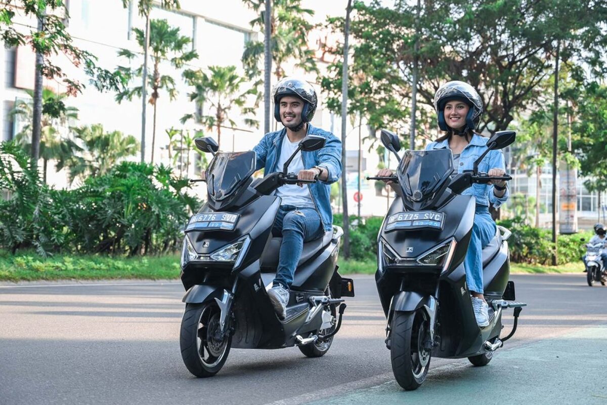 8 Hal yang Perlu Diperhatikan Saat Berkendara Pada Siang Hari Menggunakan Motor Listrik, Perhatikan!
