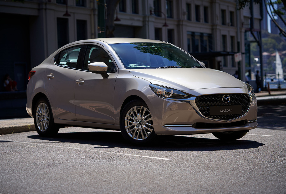Intip Fitur Premium Mazda 2 Sedan, Head-Up Display di Mobil Kompak? Serius!