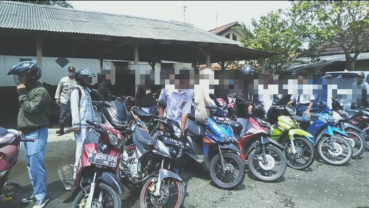 Asyik Tenggak Ciu di Lapangan Diponegoro Jatilawang, Puluhan Pelajar Diciduk Polisi