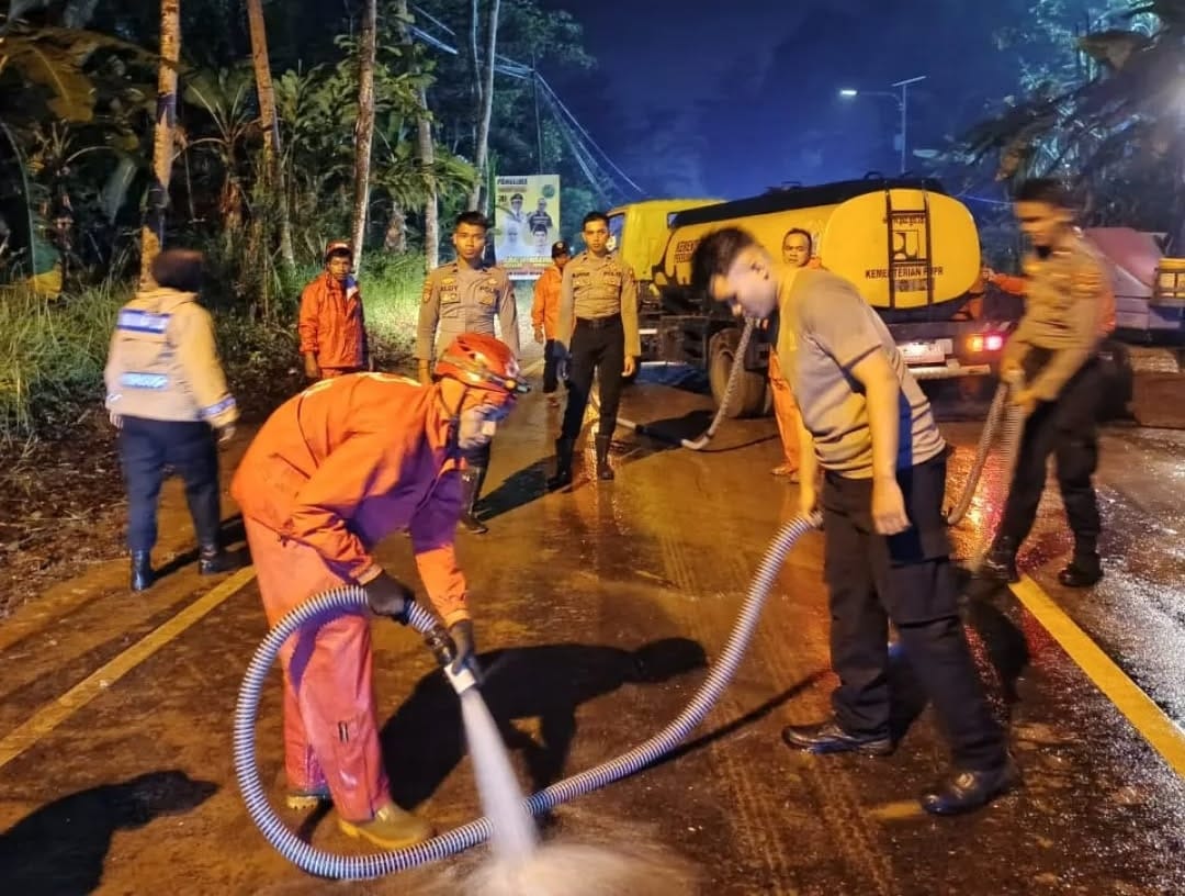 Hujan Deras, Longsor Tutup Sejumlah Jalan di Banjarnegara