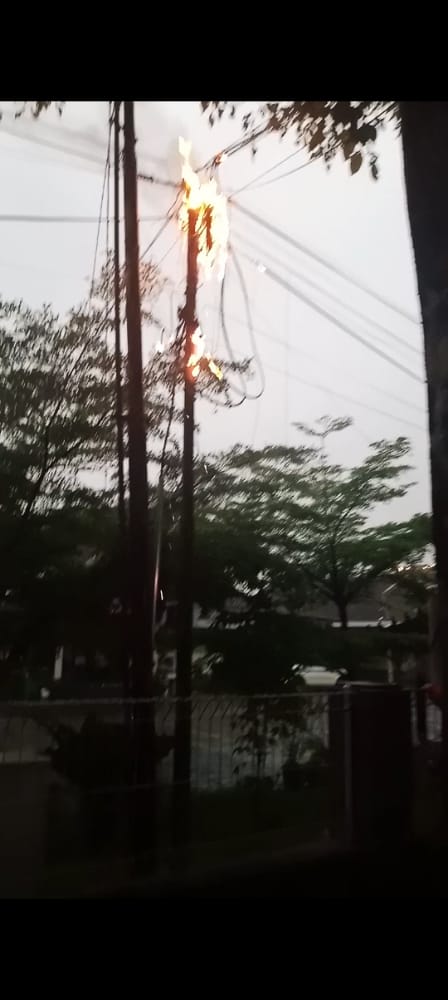 Waduh Kena Petir, Kabel Listrik Terbakar di Depan Kantor Bappedalitbang Purwokerto
