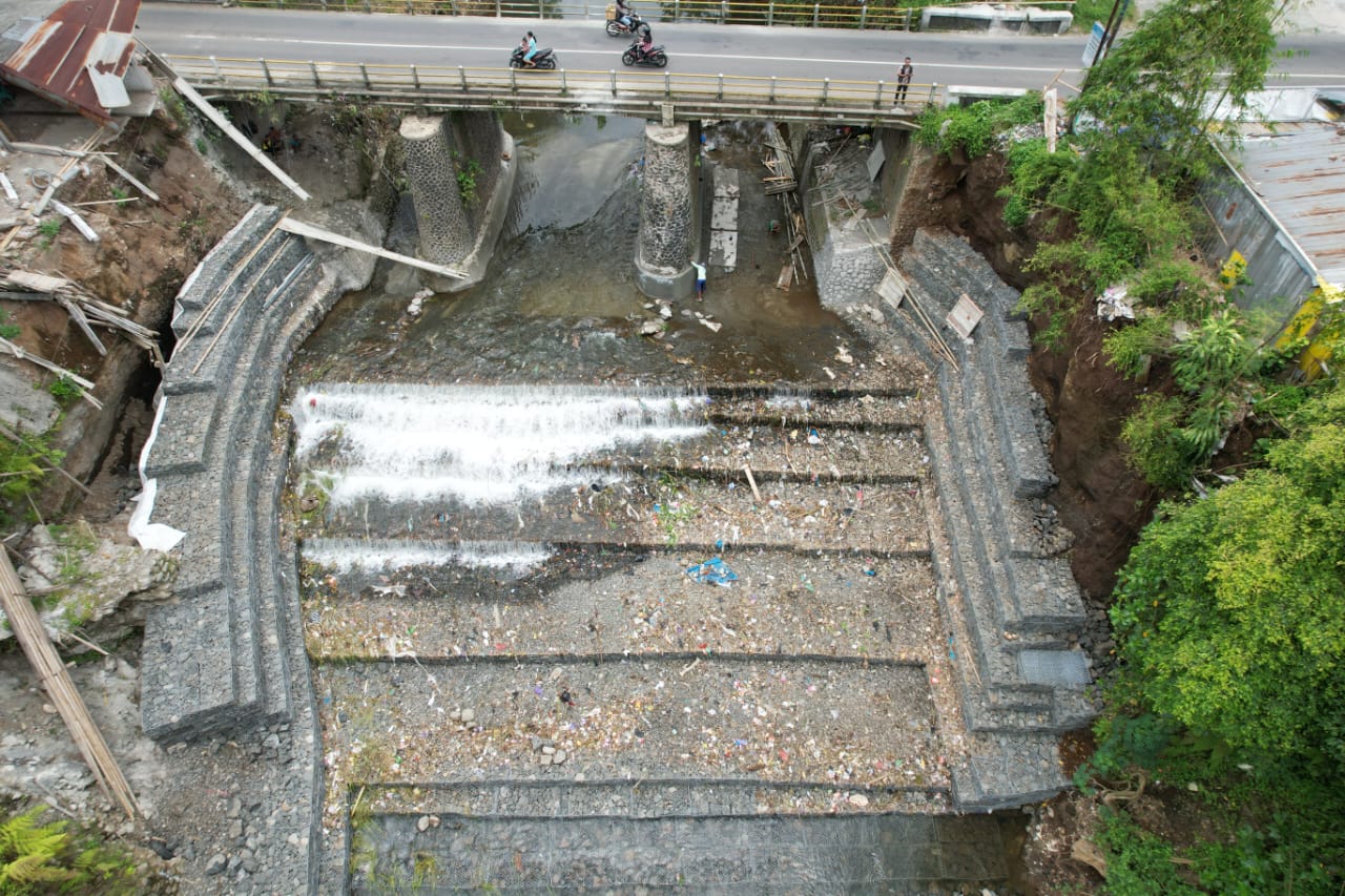 Penanganan Bronjong Jembatan Kali Pelus Sudah 100 Persen