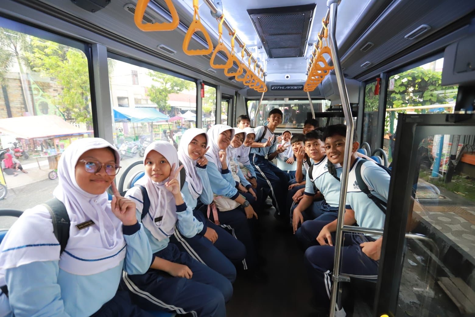 Setiap Minggu, Bupati Kebumen Adakan Plesir Gratis untuk Anak Sekolah