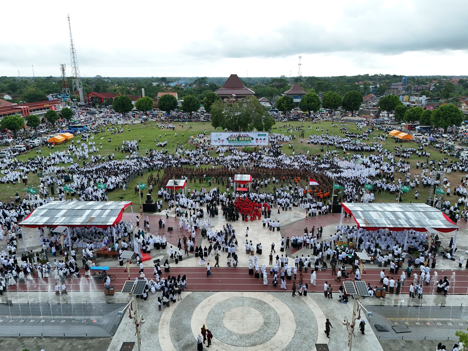 Ribuan Santri Padati Alun-Alun Kebumen