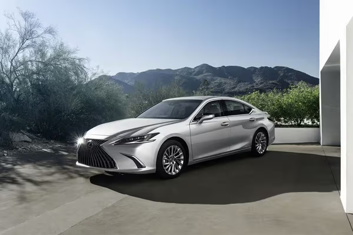 Lexus ES 300h 2025: Sedan Hybrid Mewah yang Ramah Lingkungan dan Super Nyaman