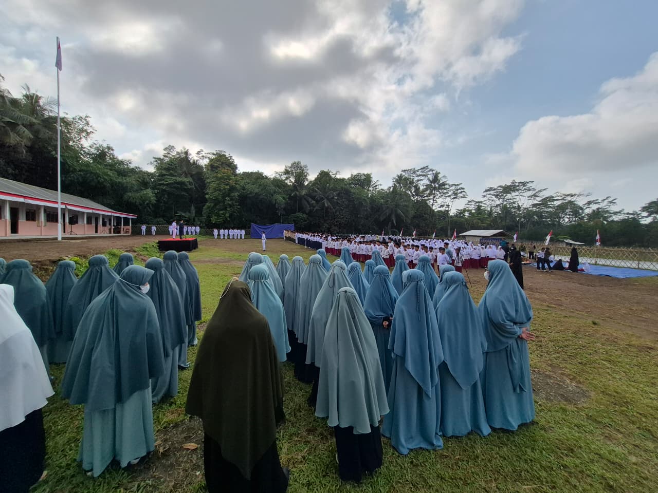 Hapus Stigma Terafiliasi Jamaah Islamiyah, Ponpes Nurul Huda Gelar Upacara Bendera HUT ke 80 RI