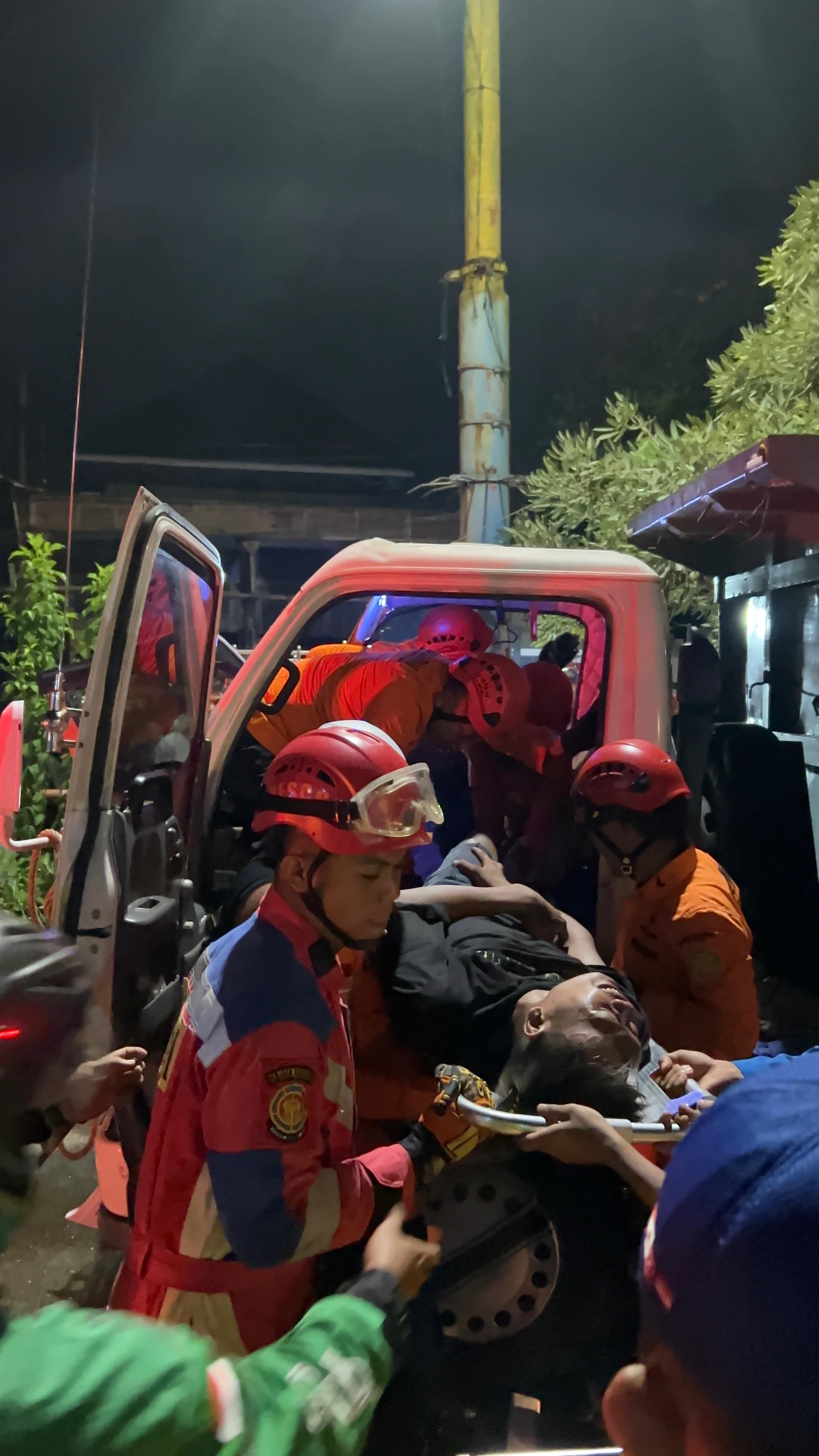 Laka Lantas Dini Hari di Banyumas, Sopir Dump Truck Terjepit