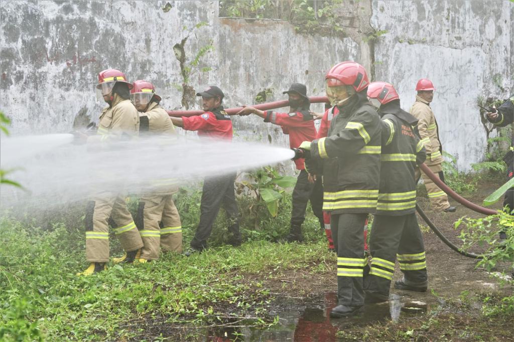 Lanal Gelar Latihan Pam Obvit dan Penanggulangan Bencana, Kilang Cilacap Turunkan Tim Damkar