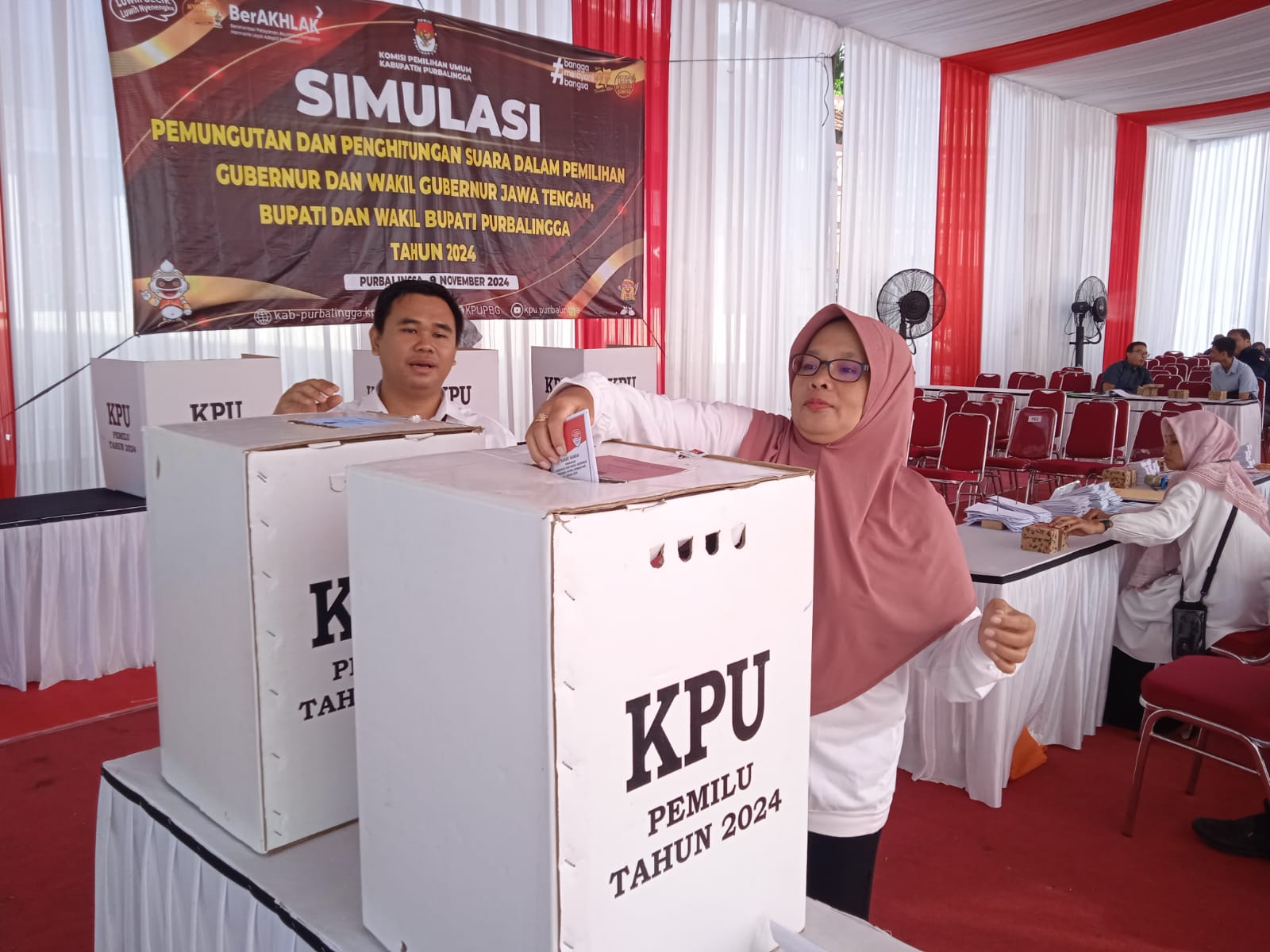 Gunakan TPS Asli, KPU Purbalingga Simulasikan Coblosan Pilkada 2024