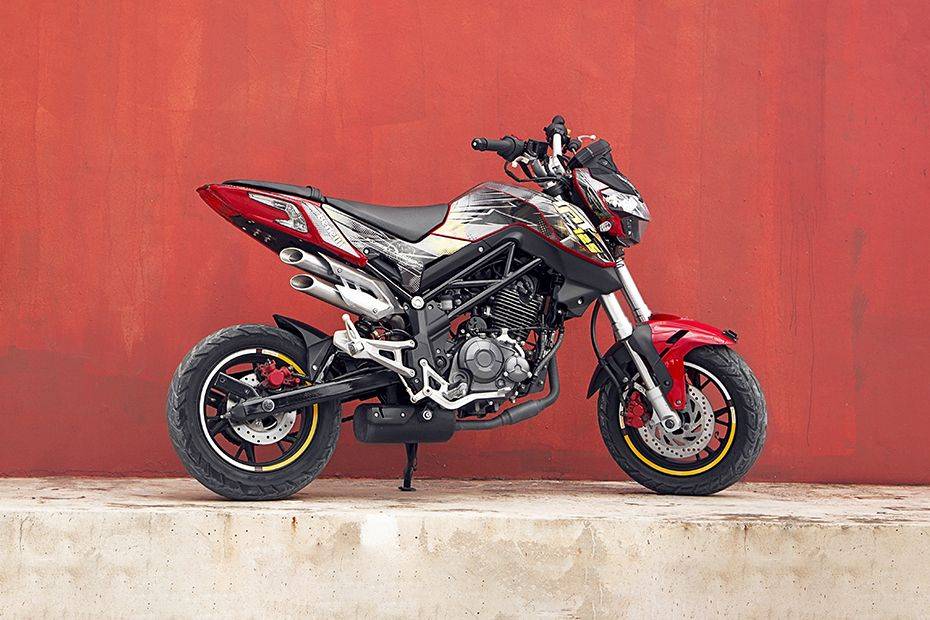 Tampil Gahar di Jalanan dengan Cicilan Rp 600 Ribuan? Kredit Motor Benelli TNT 135 Solusinya!