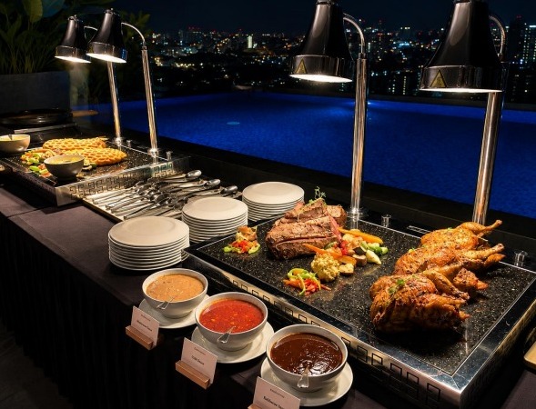 Nikmati Suasana Senja Yogyakarta Lewat Sizzle and Sunset Barbecue di Oakwood Yogyakarta